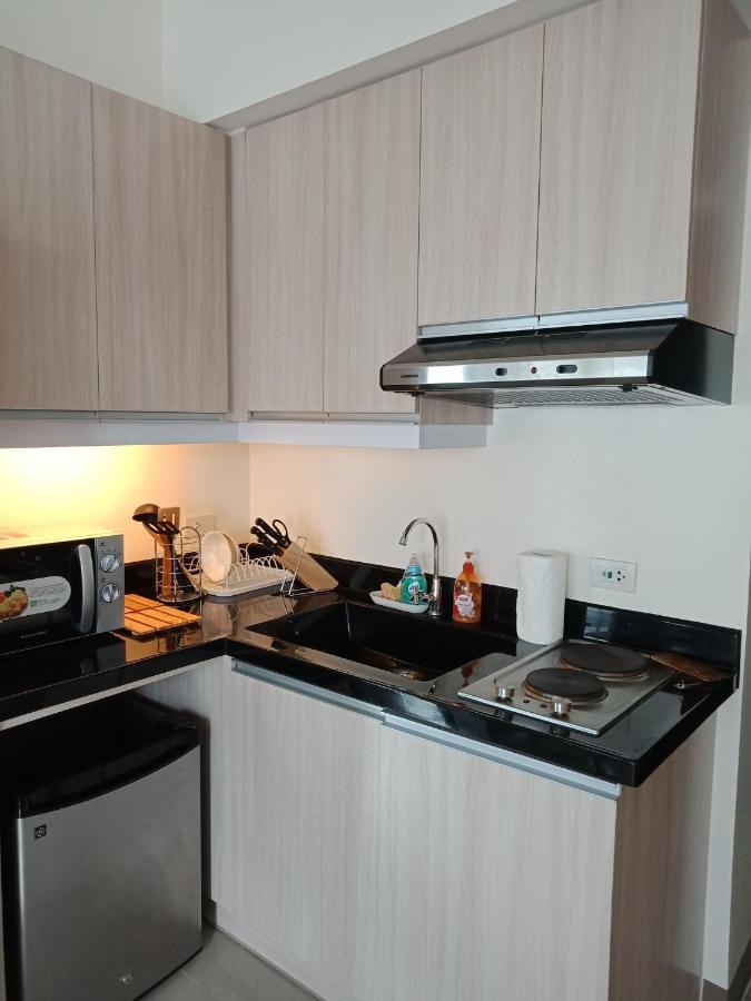 Mabolo Garden Flat A6 With Free Rooftop Pool Cebú Exterior foto