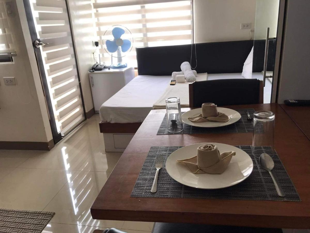 Mabolo Garden Flat A6 With Free Rooftop Pool Cebú Exterior foto